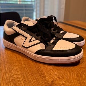 Van’s Women’s Lowland Low Top Sneakers 9